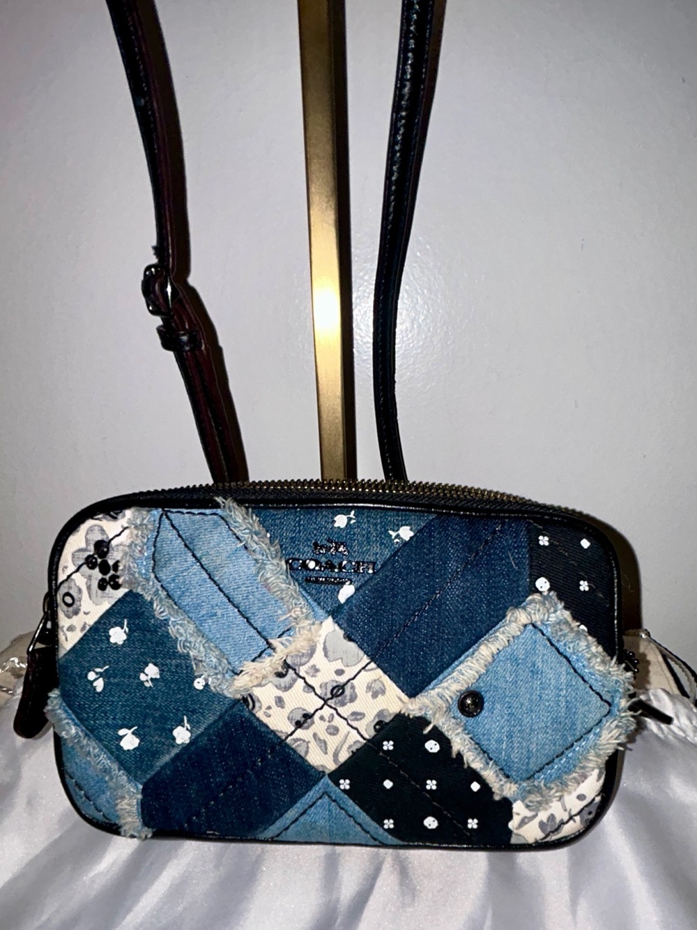 Coach Canyon Quilt Denim
Patchwork Crossbody Clutch/Crossbody bag
